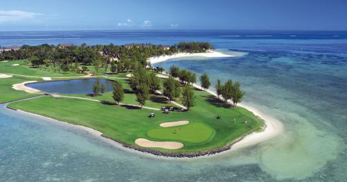 Golfplatz mitten im Meer